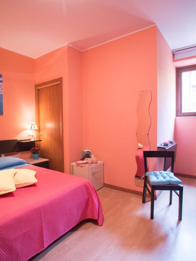 Juliette Rooms Iesi Luaran gambar