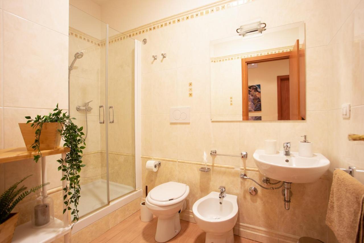 Juliette Rooms Iesi Luaran gambar